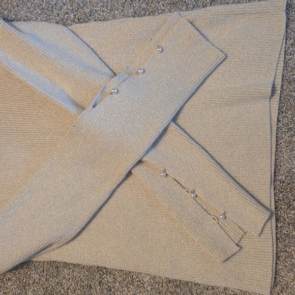 Ann Taylor Cream V-Neck Sweater - Picture 6 of 6
